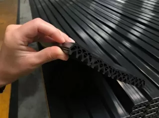 Understanding Plastic Extrusion and Injection Molding Differences